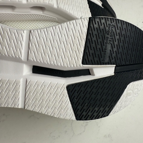 On Running Men\'s White and Black Sneakers main image 7